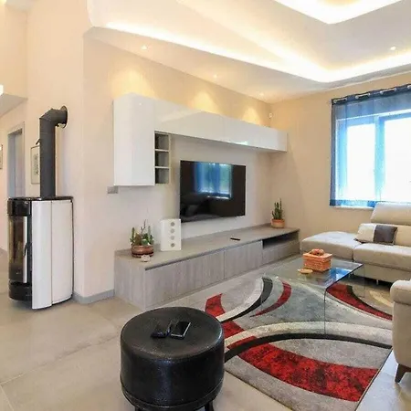 Holiday home Riz With Private Pool Pula