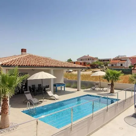 Riz With Private Pool Holiday home Pula