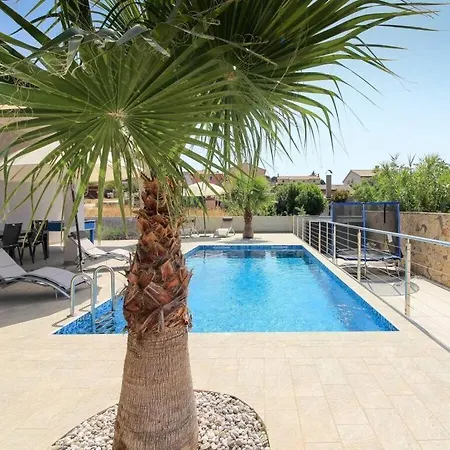 Holiday home Riz With Private Pool Pula
